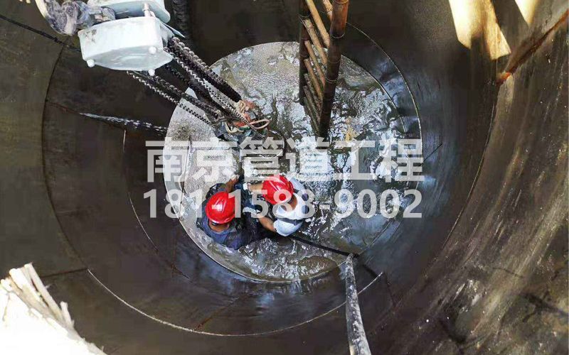 242营防污水池清理