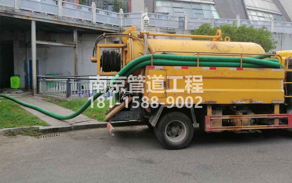 277营防商场隔油池吸污