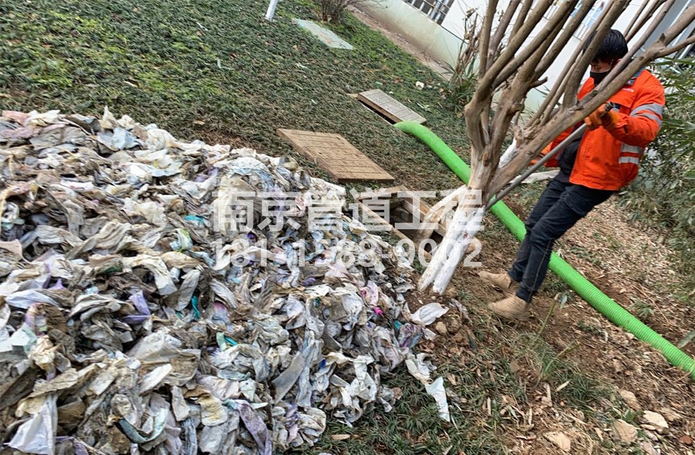 315营防化粪池垃圾清理