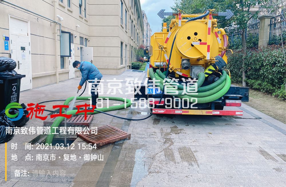 322营防幼儿园隔油池清理