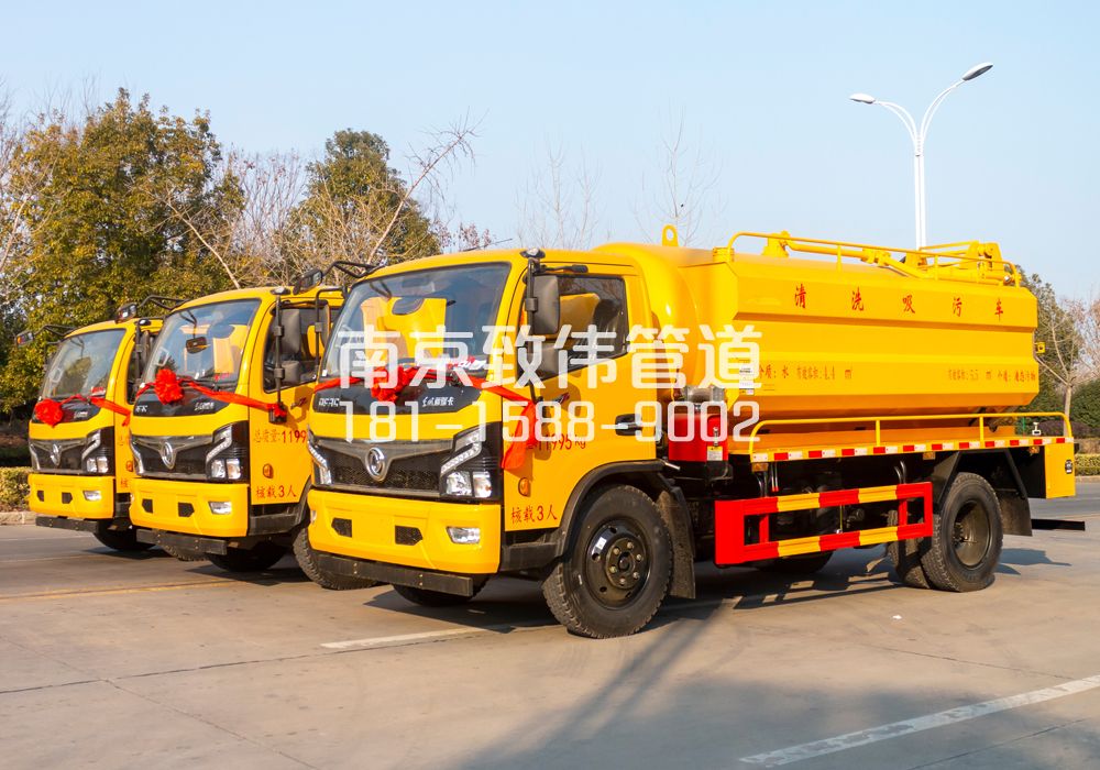 营防多利卡吸污车